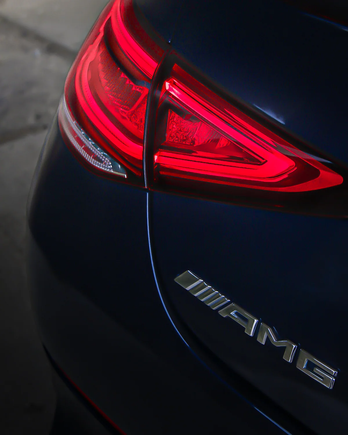 Détail du feu arrière d’une Mercedes AMG