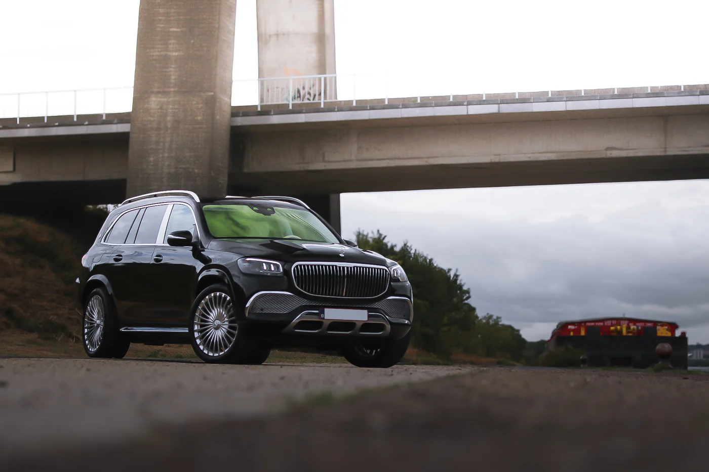 Mercedes-Maybach GLS 600 Forza photographiée au bord de la Meuse